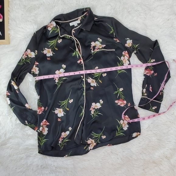 SATINY Loungewear Long-Sleeved Floral Top in Small - Picture 3 of 10